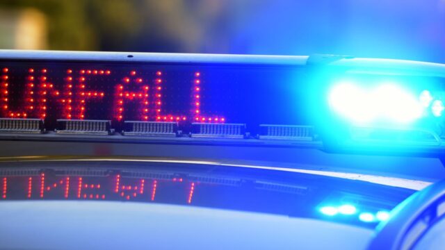 Unfall: Beifahrer wird aus Führerhaus geschleudert und stirbt auf A Unfall: Beifahrer wird aus Führerhaus geschleudert und stirbt auf A4 2026