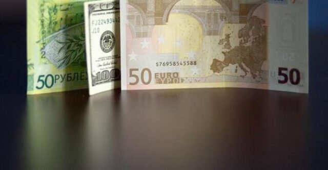 На валютном рынке почти трехлетний рекорд по доллару: почему так произошло и к чему готовиться 2026