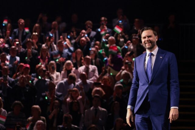 Vance telefonon kapcsolta Trumpot, majd a nyugati civilizáció sorsa felől vezette le, miért kell Orbánra szavaznia a magyaroknak Vance telefonon kapcsolta Trumpot, majd a nyugati civilizáció sorsa felől vezette le, miért kell Orbánra szavaznia a magyaroknak 2026