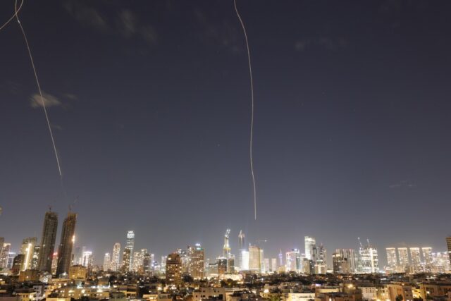 In vendar se premika: v zadnji uri pred iztekom ultimata Iran odprl Hormuško ožino 2026