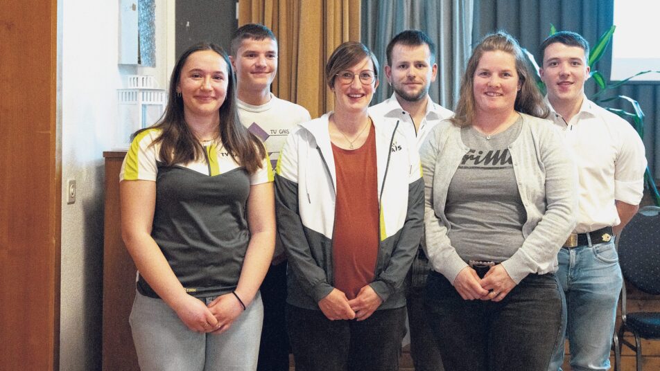 Vier wechsel im vereinsvorstand 2026 - justiz Gais vier wechsel im vereinsvorstand 2026 vier wechsel vereinsvorstand 2026 2 gais der abend im gaiser gasthaus krone begann für die ehrenmitglieder des turnvereins gais gemütlich mit einem apéro an... Iustitia. Bg vier wechsel im vereinsvorstand 2026 2026-04-07 16:38:00 justiz gais