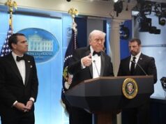 Vyras, šaudęs per korespondentų vakarienę, apkaltintas pasikėsinimu nužudyti D. Trumpą 2026 Vyras, šaudęs per korespondentų vakarienę, apkaltintas pasikėsinimu nužudyti D. Trumpą 2026