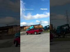 WATCH: Semi-truck gets stuck on the tracks—and the train is already coming… #shorts #viral #news 2026 WATCH: Semi-truck gets stuck on the tracks—and the train is already coming... #shorts #viral #news 2026