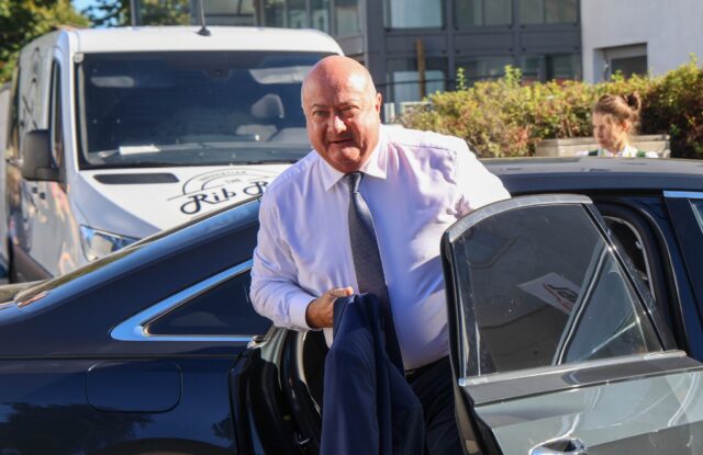 Am Weg nach Hause - Cobra schießt Kanzler-Limousine auf Autobahn ab 2026