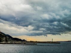 Wohnwagen über Brücke – Ostern im Ausnahmezustand: Bora legt Kroatien lahm 2026 Wohnwagen über Brücke - Ostern im Ausnahmezustand: Bora legt Kroatien lahm 2026