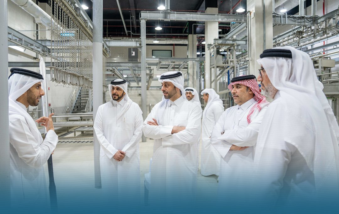 محليات وزير البلدية يتفقد عددا من مؤسسات المنتجات الزراعية والسمكية والحيوانية 2026 wzyr albldyh ytfqd adda mussat almntjat alzraayh walsmk 1 محليات iustitia. Bg قام سعادة السيد عبد الله بن حمد بن عبد الله العطية، وزير البلدية ورئيس لجنة متابعة سياسات الأمن الغذائي، بجولة... وزير البلدية يتفقد عددا من مؤسسات المنتجات الزراعية والسمكية والحيوانية 2026 2026-04-10 09:09:12 عدالة - iustitia. Bg محليات