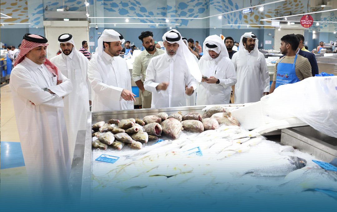 محليات وزير البلدية يتفقد عددا من مؤسسات المنتجات الزراعية والسمكية والحيوانية 2026 wzyr albldyh ytfqd adda mussat almntjat alzraayh walsmk 5 محليات iustitia. Bg قام سعادة السيد عبد الله بن حمد بن عبد الله العطية، وزير البلدية ورئيس لجنة متابعة سياسات الأمن الغذائي، بجولة... وزير البلدية يتفقد عددا من مؤسسات المنتجات الزراعية والسمكية والحيوانية 2026 2026-04-10 09:09:12 عدالة - iustitia. Bg محليات