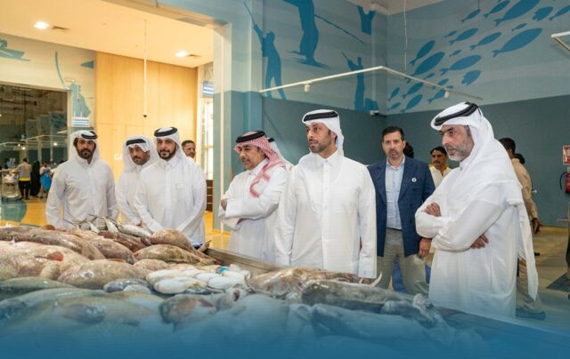 وزير البلدية يتفقد عددا من مؤسسات المنتجات الزراعية والسمكية والحيوانية 2026