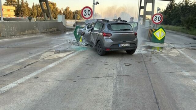 İzmir'de Feci Kaza: Bariyerlere Çarpan Otomobil Alev Alev Yandı! 25 Yaşındaki Genç Sürücüden Acı Haber 2026