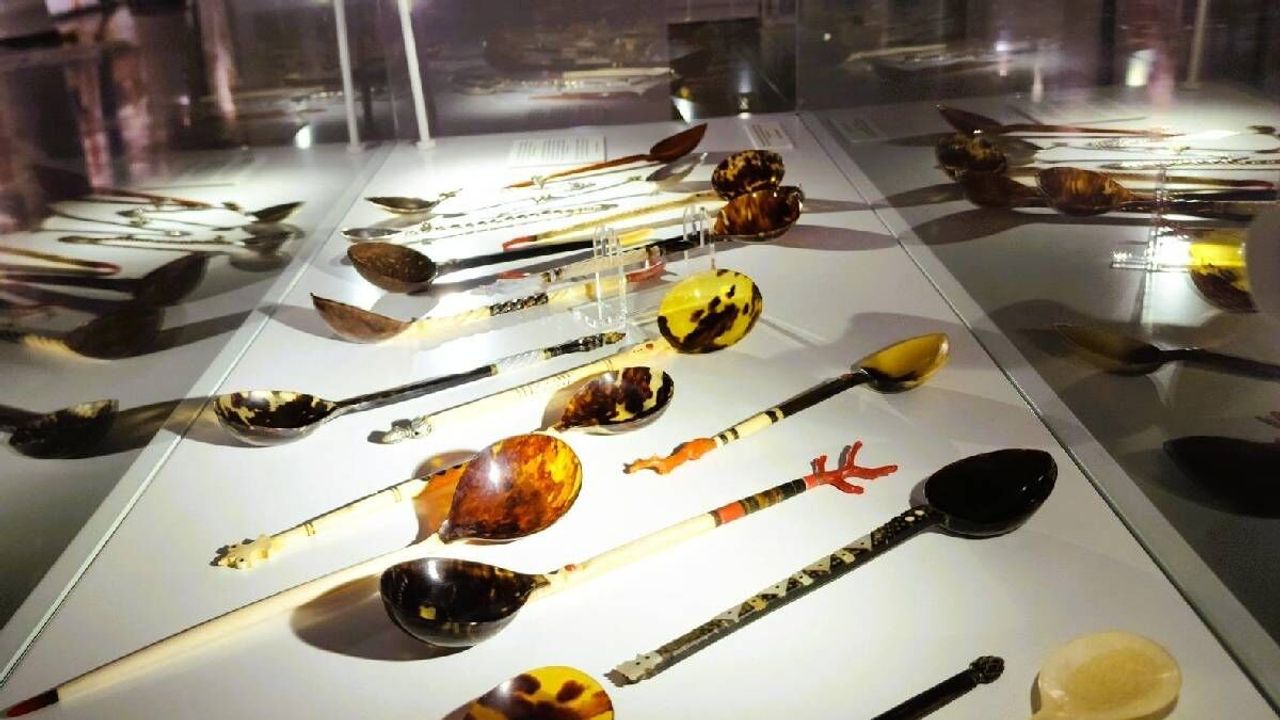 İzmir mutfak müzesi i̇çin geri sayım başladı: "açılışa doğru" sergisi kapılarını açtı! 2026 - adalet - iustitia. Bg İzmir haberleri i̇zmir mutfak müzesi i̇çin geri sayım başladı: "açılışa doğru" sergisi kapılarını açtı! 2026 zmir mutfak zesi geri say lad sergisi kap lar 2026 2 i̇zmir haberleri iustitia. Bg i̇zmir’in lezzet mirası bu müzede buluşuyor i̇zmir mutfak müzesi, sadece yemek tariflerini değil, geniş... Iustitia. Bg i̇zmir mutfak müzesi i̇çin geri sayım başladı: "açılışa doğru" sergisi kapılarını açtı! 2026 2026-04-07 08:54:00 adalet - iustitia. Bg i̇zmir haberleri