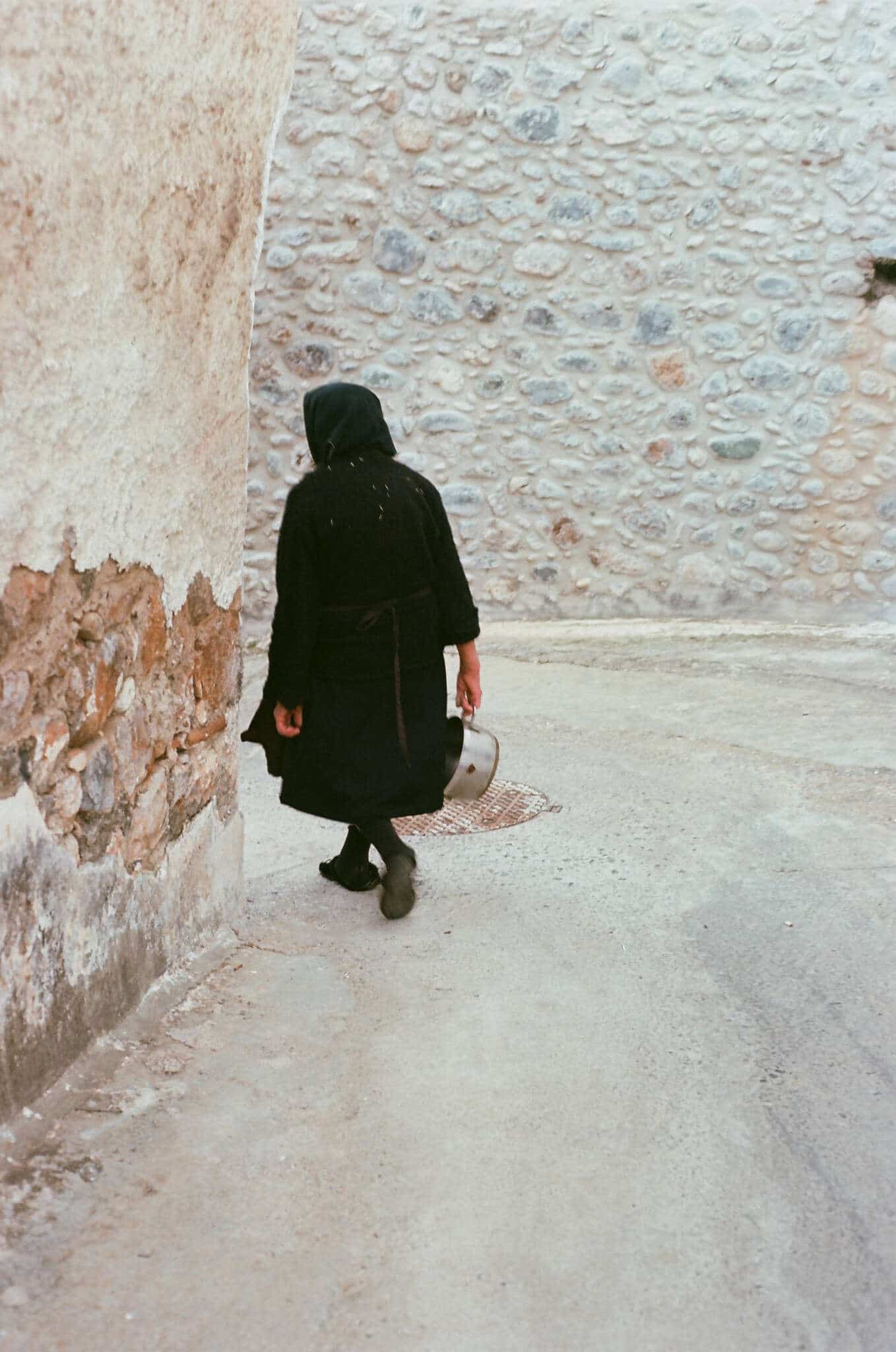 Battle of the grandmas: greek yiayia vs italian nonna 2026 - justice - iustitia. Bg "yiayia around the corner"