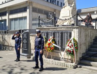 Общество бургас чества гергьовден 2026 burgas chestva gergyovden 2026 1 общество бургас чества гергьовден с тържествен ритуал по полагане на венци и цветя пред паметника на 24-ти черноморски пехотен полк. Почит и признателност към героизма и саможертвата... Iustitia. Bg бургас чества гергьовден 2026 2026-05-06 11:54:39 юстиция общество