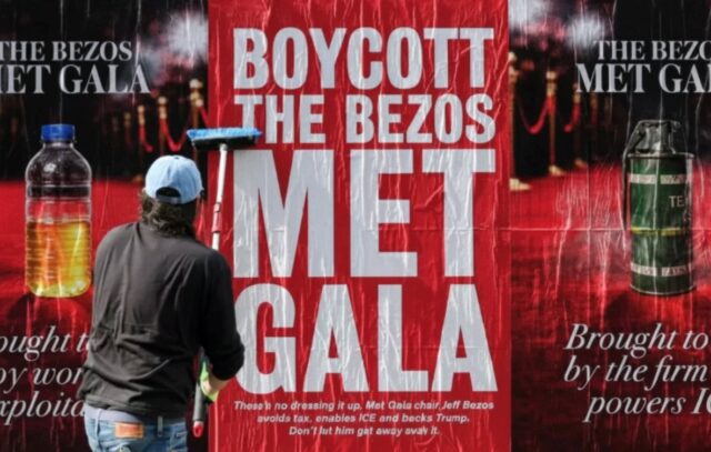 Campanie împotriva lui Jeff Bezos în New York: Orașul, împânzit cu afișe care cer boicotarea Met Gala 2026 după implicarea sa 2026