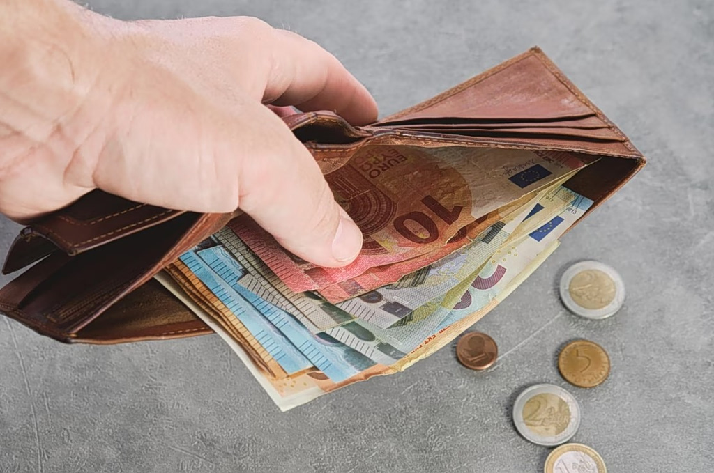 Χιλιάδες δικαιούχοι πληρώνονται από e-εφκα και δυπα αυτή την εβδομάδα – αναλυτικά τα ποσά 2026 - δικαιοσυνη - iustitia. Bg E-εφκα χιλιάδες δικαιούχοι πληρώνονται από e-εφκα και δυπα αυτή την εβδομάδα – αναλυτικά τα ποσά 2026 chili des dikaio choi plir nontai efka kai dypa ayt tin e-εφκα ο «χάρτης» των πληρωμών από e-εφκα, δυπα για την περίοδο 18 μαΐου έως 22 μαϊου. Κατά την περίοδο 18 μαΐου έως 22... Iustitia. Bg χιλιάδες δικαιούχοι πληρώνονται από e-εφκα και δυπα αυτή την εβδομάδα – αναλυτικά τα ποσά 2026 2026-05-17 02:49:32 δικαιοσυνη - iustitia. Bg e-εφκα