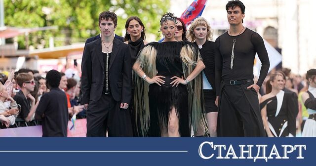 Дара скъсала роклята си минути преди да излезе на червения килим Дара скъсала роклята си минути преди да излезе на червения килим 2026
