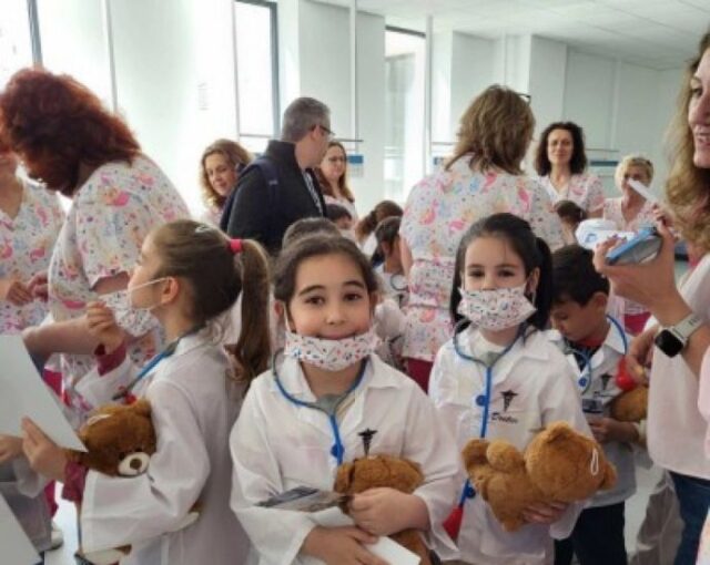 50 деца от ДГ „Звездица -Зорница“ лекуваха своя Мечо в Детската болница на Бургас 2026