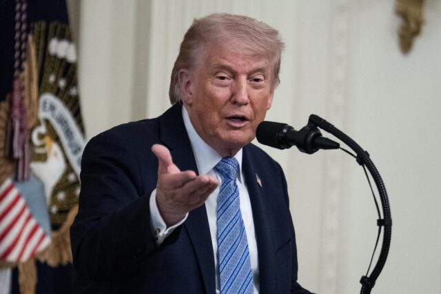 ŽELE DOGOVOR Trump: Iran bi trebao dići bijelu zastavu predaje, ispaljuje ćorke 2026