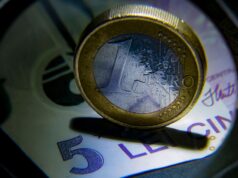Euro a atins un nou maxim istoric. Cursul în creștere, pe fondul votului privind moțiunea de cenzură împotriva Guvernului Bolojan 2026 Euro a atins un nou maxim istoric. Cursul în creștere, pe fondul votului privind moțiunea de cenzură împotriva Guvernului Bolojan 2026