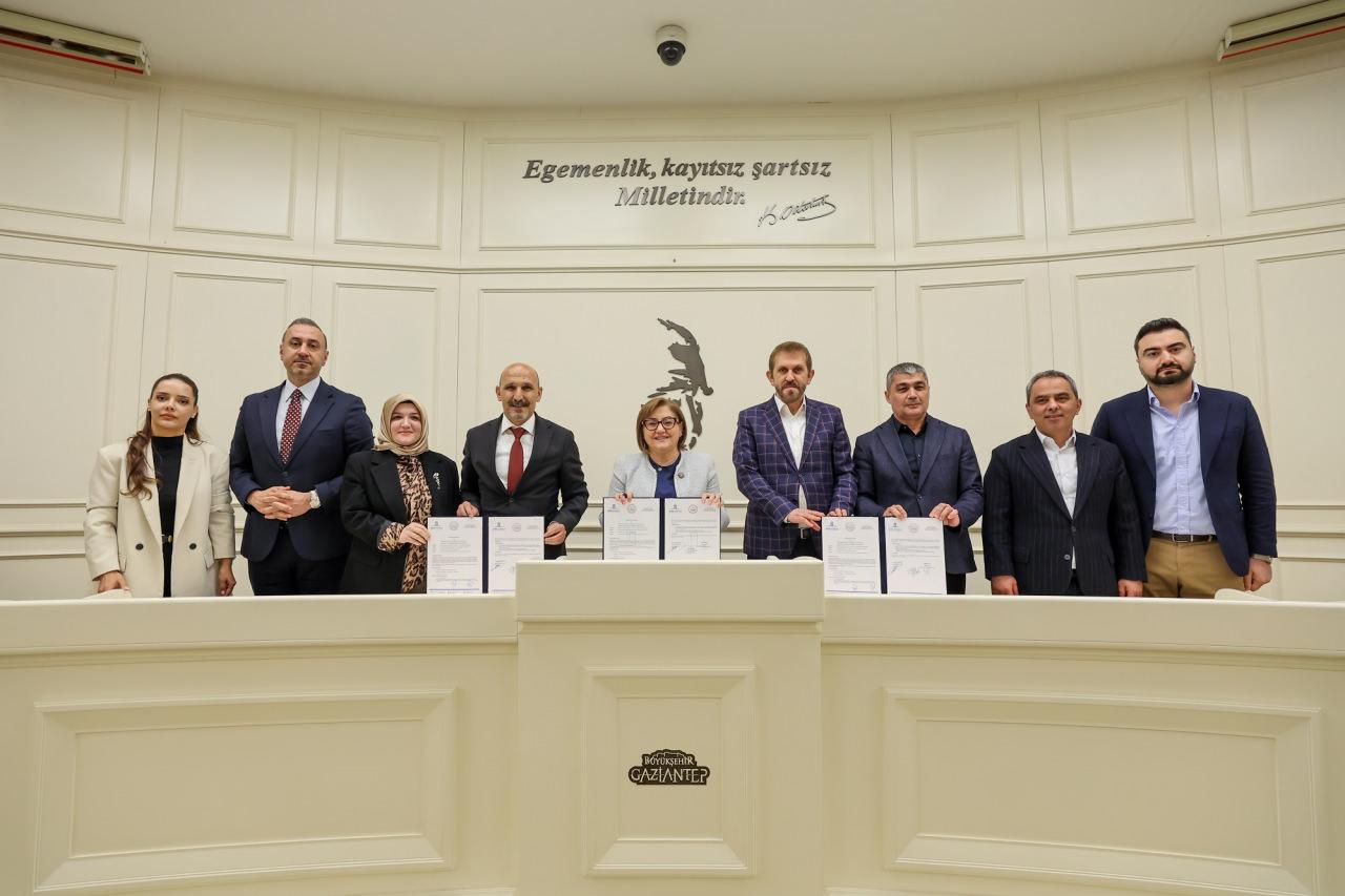 Güncel gazi konut'tan smm odası ve baro üyelerine konut imkanı 2026 gazi konut tan smm odas baro yelerine konut imkan 2026 3 güncel iustitia. Bg kentteki konut ihtiyacına yönelik başlatılan 14 bin konut projesi kapsamında hazırlanan protokoller ile... Iustitia. Bg gazi konut'tan smm odası ve baro üyelerine konut imkanı 2026 2026-05-06 14:28:00 adalet - iustitia. Bg güncel
