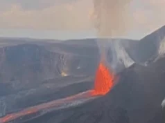 Hawaii, il vulcano Kilauea torna a ribollire: i getti di lava sul cratere 2026 Hawaii, il vulcano Kilauea torna a ribollire: i getti di lava sul cratere 2026