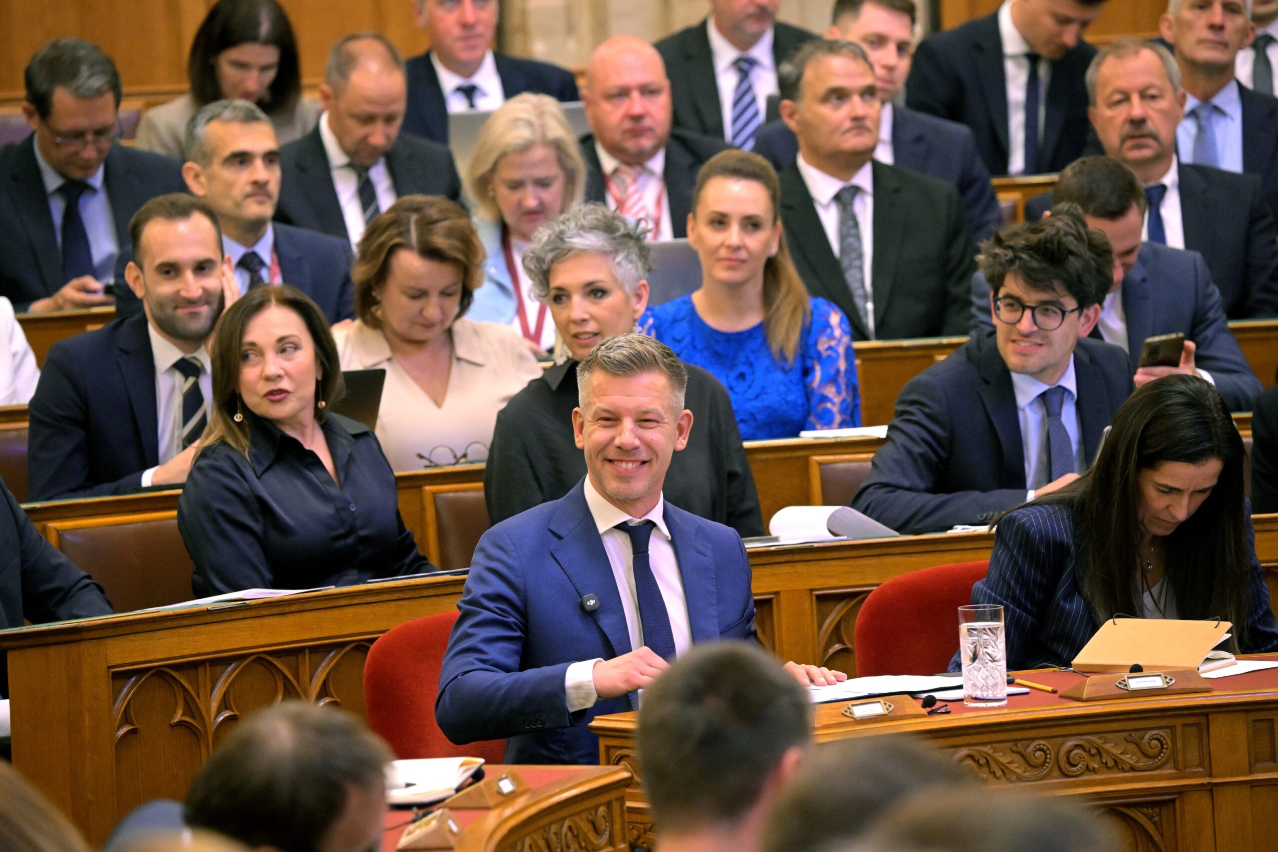 Péter magyar’s behavior shocks mps as he completely loses control in parliament