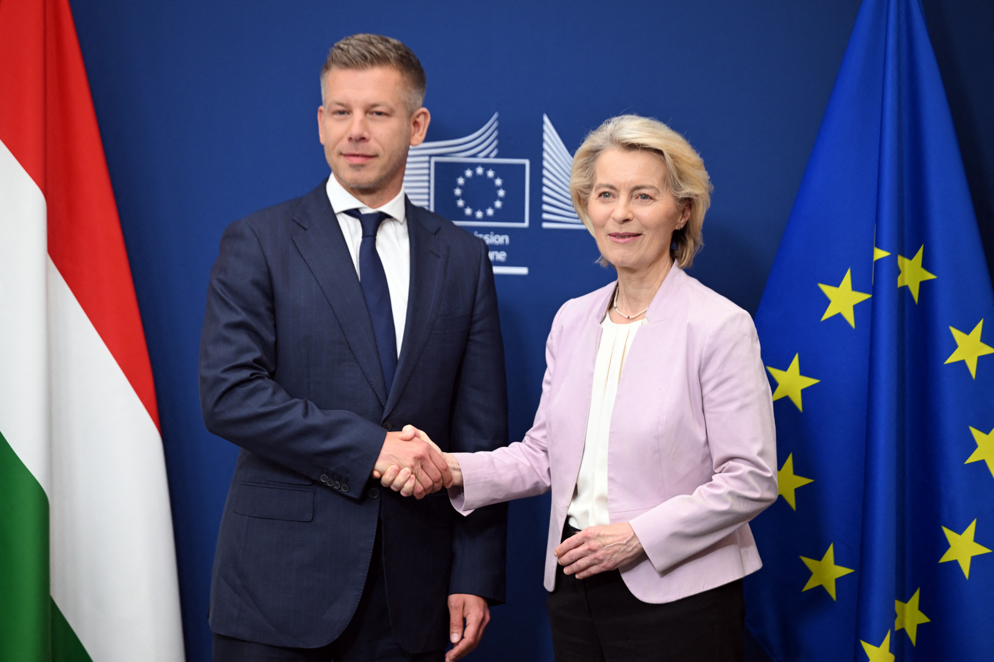 Itt vannak a szurkolók, érkeznek az eu-s pénzek, búcsúzhat az mcc – hétvégi olvasnivalók 2026 - igazságszolgáltatás - iustitia. Bg 444 hírlevél itt vannak a szurkolók, érkeznek az eu-s pénzek, búcsúzhat az mcc – hétvégi olvasnivalók 2026 itt vannak szurkol rkeznek nzek zhat mcc olvasnival 202 22 444 hírlevél iustitia. Bg jó reggelt, zivatarokra felkészülni! Ez itt a 444 napindító... Iustitia. Bg itt vannak a szurkolók, érkeznek az eu-s pénzek, búcsúzhat az mcc – hétvégi olvasnivalók 2026 2026-05-30 11:03:58 igazságszolgáltatás - iustitia. Bg 444 hírlevél