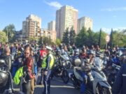 Изходът на Бургас гъмжи: Стотици мотористи са на протест срещу скока на Гражданска отговорност 2026 Изходът на Бургас гъмжи: Стотици мотористи са на протест срещу скока на Гражданска отговорност 2026