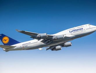 Общество lufthansa намалява броя на полетите, ще качва и цените 2026 lufthansa namalyava broya poletite shte kachva tsenite 1 общество авиокомпанията lufthansa предупреди, че ще повиши цените на билетите и ще намали броя на полетите, за да компенсира очакваното увеличение на разходите за авиационно гориво.... Iustitia. Bg lufthansa намалява броя на полетите, ще качва и цените 2026 2026-05-06 19:27:53 юстиция общество