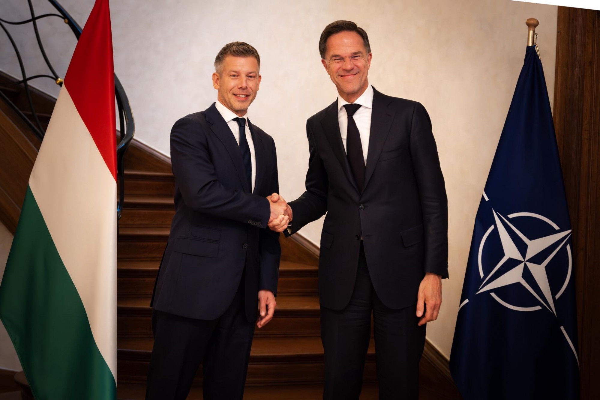 Bart de wever magyar találkozott a nato főtitkárával és egy macskával, és megismételte, hogy nem küldünk fegyvert ukrajnába 2026 magyar tal lkozott nato titk val egy macsk val megism t bart de wever iustitia. Bg egymás után két vezető politikussal tárgyalt csütörtökön... Iustitia. Bg magyar találkozott a nato főtitkárával és egy macskával, és megismételte, hogy nem küldünk fegyvert ukrajnába 2026 2026-05-28 19:25:10 igazságszolgáltatás - iustitia. Bg bart de wever