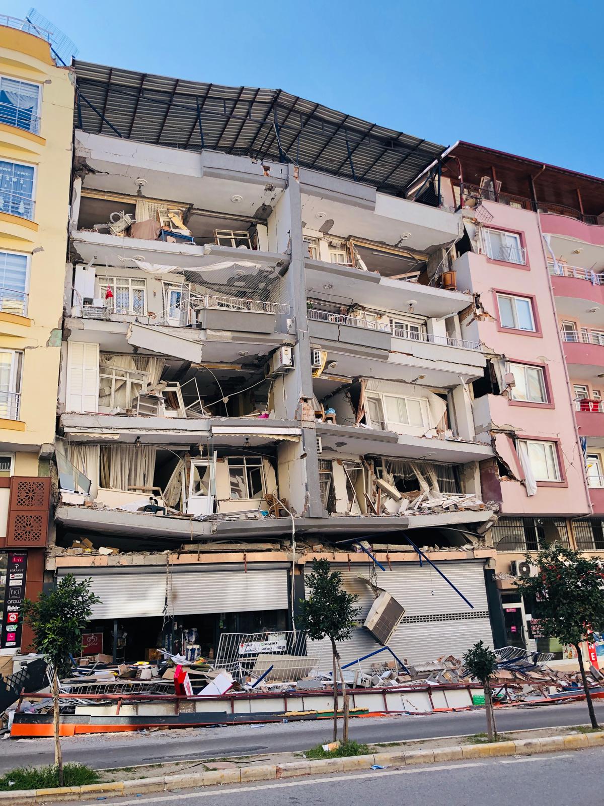 1 mayıs'ta çalışırken yaşamını yitirmişti: mesem'li mahir'in ailesi tüm sorumluların hesap vermesini istiyor 2026 may rken yitirmi mesem mahir ailesi sorumlular hesap ve iustitia. Bg haber merkezi i̇skenderun'da 1 mayıs günü mesem kapsamında çalıştığı işyerinde elektrik akımına... Iustitia. Bg 1 mayıs'ta çalışırken yaşamını yitirmişti: mesem'li mahir'in ailesi tüm sorumluların hesap vermesini istiyor 2026 2026-05-07 10:51:44 adalet - iustitia. Bg
