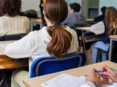 Milano, arrestato in classe un maestro di scuola elementare: è accusato di abusi su minori 2026 Milano, arrestato in classe un maestro di scuola elementare: è accusato di abusi su minori 2026