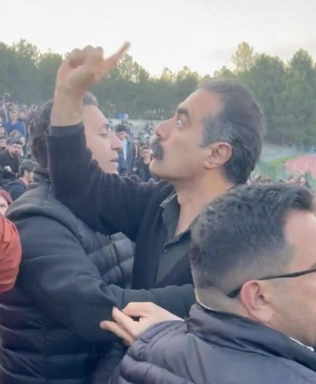 ODTÜ'de Türk bayrağı açan öğrencilere saldıran adamın kimliği belli oldu! ODTÜ'de Türk bayrağı açan öğrencilere saldıran adamın kimliği belli oldu! 2026