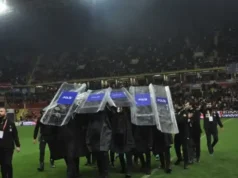 Süper Lig maçında gerginlik! Hakemler soyunma odasına polis eşliğinde gitti 2026 Süper Lig maçında gerginlik! Hakemler soyunma odasına polis eşliğinde gitti 2026