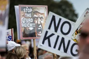 Почему в крупнейшем депортационном лагере США гибнут люди: детали первого судебного иска против ICE Почему в крупнейшем депортационном лагере США гибнут люди: детали первого судебного иска против ICE 2026