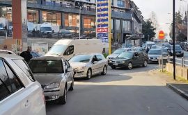 На полноќ горивата ќе поскапат за 2,5 денари 2026 - правда - юстиция Македонија на полноќ горивата ќе поскапат за 2,5 денари 2026 polnokj gorivata kje poskapat denari 2026 македонија iustitia. Bg од ноќеска на полноќ горивата ќе поскапат, одлучи регулаторната комисија за енергетика (рке). Според новата одлука, малопродажната цена на бензинот еуросупер бс-95 се зголемува... На полноќ горивата ќе поскапат за 2,5 денари 2026 2026-05-18 12:01:32 правда - юстиция македонија