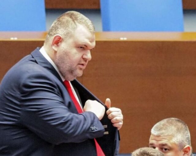 Свалиха охраната от НСО на Делян Пеевски 2026