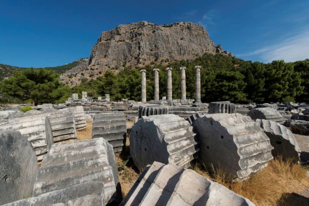 The ancient greek author who revolutionized writing and history 2026 - justice - iustitia. Bg Ancient greek temple of athena polias in priene, mount mycale where greeks and persians. Battled