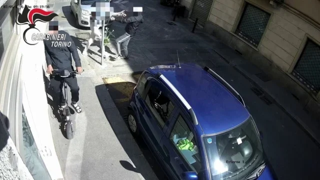 Torino, anziana reagisce allo scippo e fa arrestare un giovane ladro 2026