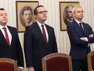 "възраждане" настоява за проверка на правителството, бнб и нси 2026 - юстиция Politika "възраждане" настоява за проверка на правителството, бнб и нси 2026 vazrazhdane nastoyava proverka pravitelstvoto bnb nsi 2 1 politika от "възраждане" ще сезират прокуратурата заради информацията, изнесена от министър-председателя румен радев, за предполагаеми манипулации, свързани с финансовото състояние на... Iustitia. Bg "възраждане" настоява за проверка на правителството, бнб и нси 2026 2026-05-30 16:05:34 юстиция politika