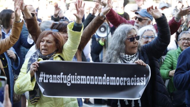 El voto de la tránsfuga María Reigosa convierte a Elena Candia en la primera alcaldesa del PP en Lugo tras 27 años 2026
