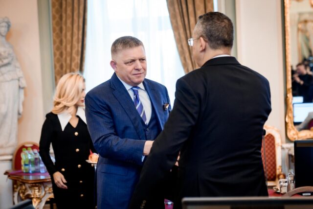 Štát žmýka zamestnancov s najvyššími platmi, tí si povedali dosť Štát žmýka zamestnancov s najvyššími platmi, tí si povedali dosť. Fintou si zvýšili čistý príjem až o polovicu 2026