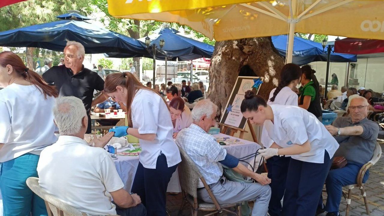 İzmir haberleri i̇zmir'de meslek liseliler sahaya i̇ndi: "yaşlı dostu sağlık takımı" görev başında! 2026 zmir meslek liseliler sahaya ndi dostu tak rev nda 2026 2 i̇zmir haberleri iustitia. Bg mesleki eğitim uygulama ile güçleniyor millî eğitim bakanlığı'nın "herkesin bir mesleği olmalı" vizyonu... Iustitia. Bg i̇zmir'de meslek liseliler sahaya i̇ndi: "yaşlı dostu sağlık takımı" görev başında! 2026 2026-05-07 12:38:00 adalet - iustitia. Bg i̇zmir haberleri