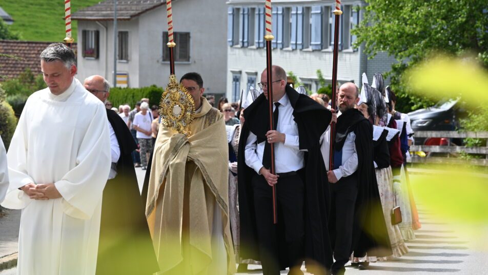 Innerrhoden 125 jahre kirche maria hilf – eine stille zeitzeugin 2026 125 jahre kirche maria hilf eine stille zeitzeugin 2026 11 innerrhoden. ) in haslen ist am vergangenen sonntag, 31. Mai, das kirchenfest maria hilf gefeiert worden. Dieses jahr stand das... Iustitia. Bg 125 jahre kirche maria hilf – eine stille zeitzeugin 2026 2026-06-04 08:04:20 justiz innerrhoden