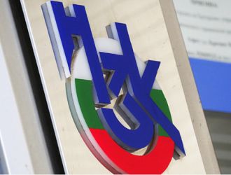 Krimi четирима остават в ареста заради източването на нзок и нои. Какво знаем за схемата 2026 chetirima ostavat aresta zaradi iztochvaneto nzok noi k 1 krimi окръжният съд в пловдив постанови най-тежката мярка за неотклонение &ndash; &bdquo;задържане под стража&ldquo; &ndash; за четирима от петимата задържани заради схема за източване на около половин... Iustitia. Bg четирима остават в ареста заради източването на нзок и нои. Какво знаем за схемата 2026 2026-06-06 07:03:48 юстиция krimi
