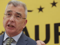 Condiția lui Petrișor Peiu pentru ca AUR să voteze un guvern condus de Adrian Veștea sau „altă clonă”: „Să îşi înghită limba înainte” 2026 Condiția lui Petrișor Peiu pentru ca AUR să voteze un guvern condus de Adrian Veștea sau „altă clonă”: „Să îşi înghită limba înainte” 2026