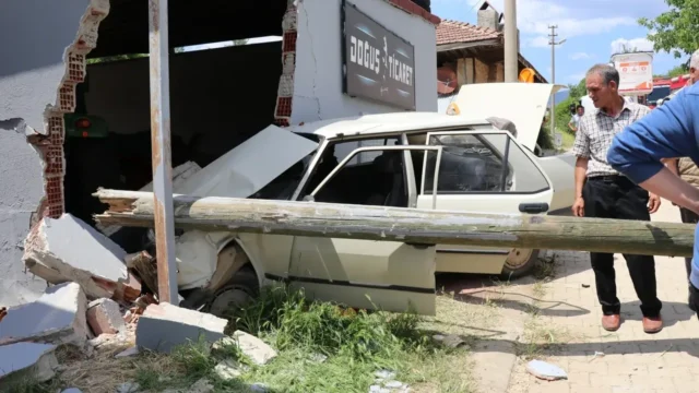 Denizli'de feci kaza: Yaşlı çift hayatını kaybetti! 2026
