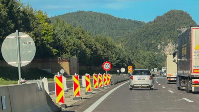 Drama auf A2 - Nach Autopanne von Lkw erfasst: 24-Jähriger tot 2026