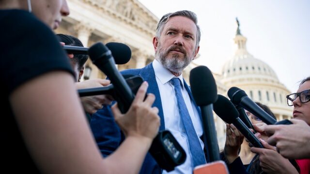 House passes resolution to end Iran War, challenging Trump 2026