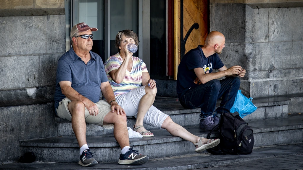 Iets meer hitteplannen, maar veel gemeenten nog niet voorbereid op extreme hitte 2026 - gerechtigheid - iustitia. Bg Iets meer hitteplannen, maar veel gemeenten nog niet voorbereid op extreme hitte 2026 iets meer hitteplannen maar veel gemeenten nog niet voo in een jaar tijd hebben slechts enkele tientallen gemeenten gewerkt aan een lokaal hitteplan. Dat blijkt uit een... Iustitia. Bg iets meer hitteplannen, maar veel gemeenten nog niet voorbereid op extreme hitte 2026 2026-06-02 05:52:25 gerechtigheid - iustitia. Bg