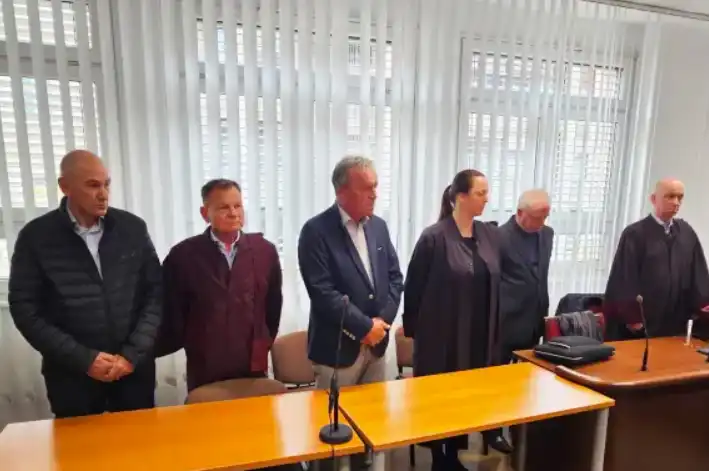 Fokus ivan simič: “oseba, ki je vložila obtožnico v zadevi trenta, bi sedaj morala kazensko in civilno odgovarjati” 2026 ivan simi oseba vlo ila obto nico zadevi trenta sedaj m fokus iustitia. Bg piše: celjski glasnik
skoraj 30 let je bila slovenija priča postopku, kjer se je tudi predstavnika... Iustitia. Bg ivan simič: “oseba, ki je vložila obtožnico v zadevi trenta, bi sedaj morala kazensko in civilno odgovarjati” 2026 2026-06-03 08:34:49 pravosodje - iustitia. Bg fokus